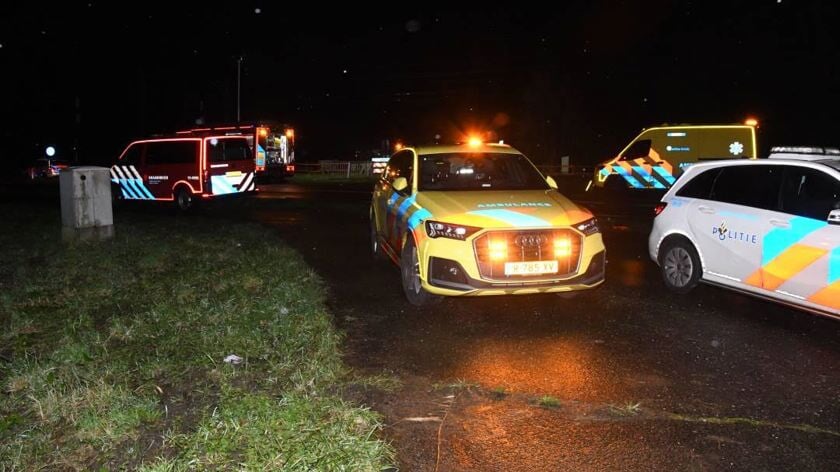 Vermiste crossmotorrijder zwaargewond aangetroffen op terrein naast spoorlijn in Rilland