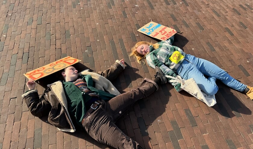 Extinction Rebellion Zeeland slaat klimaatalarm in Middelburg