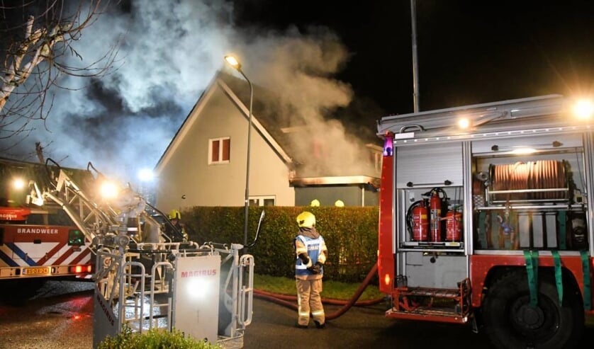 Uitslaande woningbrand aan de Duinweg in Oostkapelle