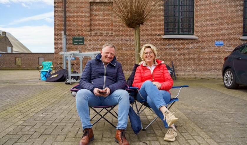Toeschouwers Henriette en Ron enthousiast over Ronde van Oud-Vossemeer: 'Fijn parcours'