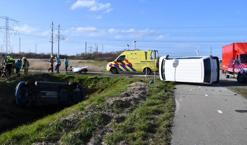 Gewonden bij ongeval in Borssele, voertuigen in de sloot en over de kop