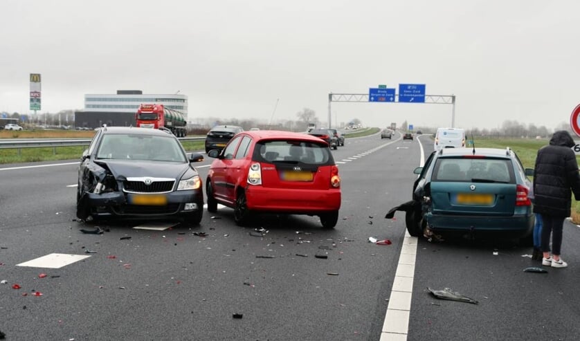 Drie auto's beschadigd bij ongeval op A58 bij Goes