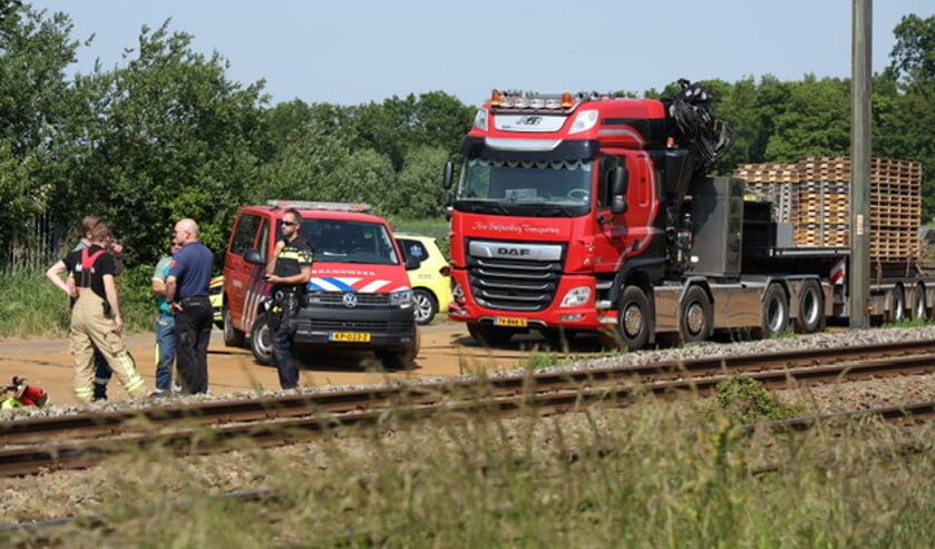 Treinverkeer plat na botsing trein botst en vrachtwagen bij 's-Heer Arendskerke