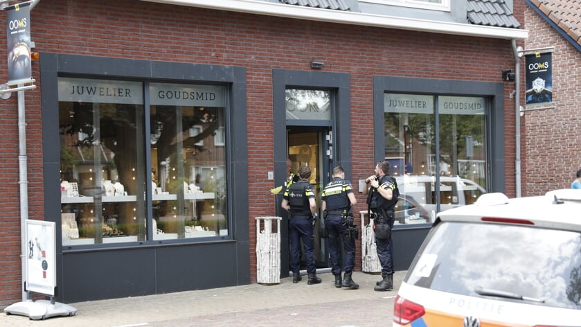 Viertal in Tholen aangehouden voor overval op juwelier in Halsteren