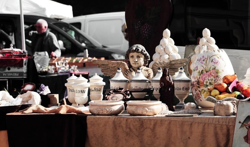 Koopjes scoren en bijdragen aan een goed doel op rommelmarkt in Poortvliet
