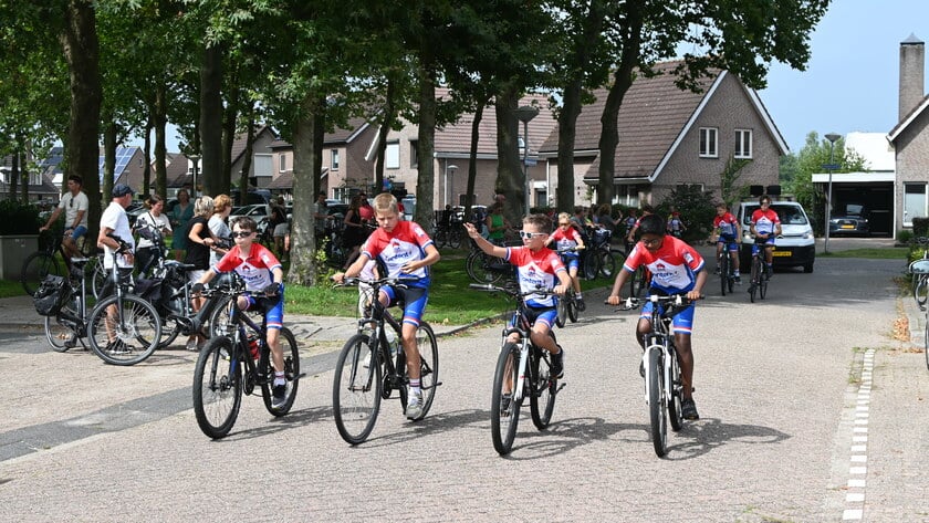 Ruim 200 jonge wielrenners trekken donderdag weer door onze gemeente