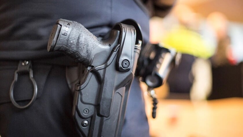 Taxichauffeur beroofd en bedreigd met wapen in Vlissingen; politie zoekt getuigen