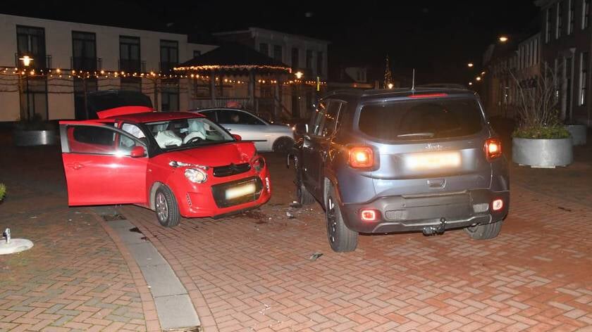 Flinke schade aan auto’s na botsing in centrum Kruiningen