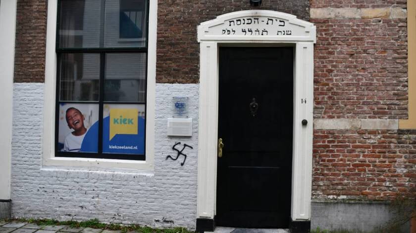 Jeugdige dader verantwoordelijk voor hakenkruizen op Synagoge Middelburg