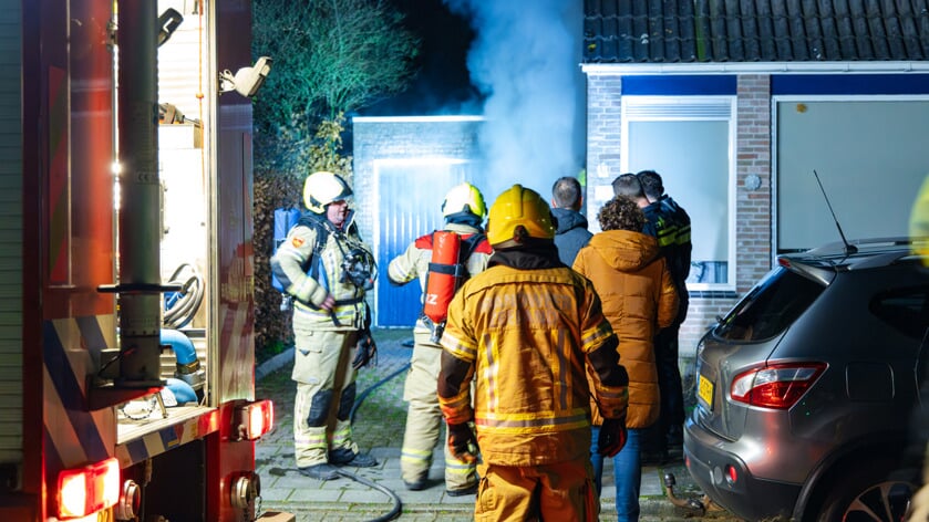 Bewoners opgeschrikt door brand in garage in 's-Heer Arendskerke