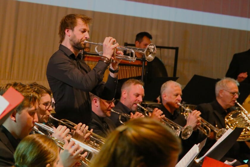 Volle gymzaal geniet van 150 muzikanten tijdens Concordia Concert