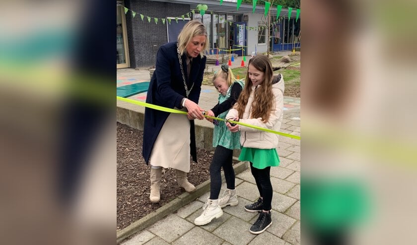 Opening groen schoolplein De Sprong in Koudekerke