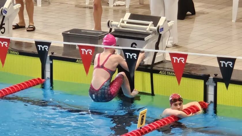 Thoolse Elke (13) haalt finale van internationale zwemwedstrijd