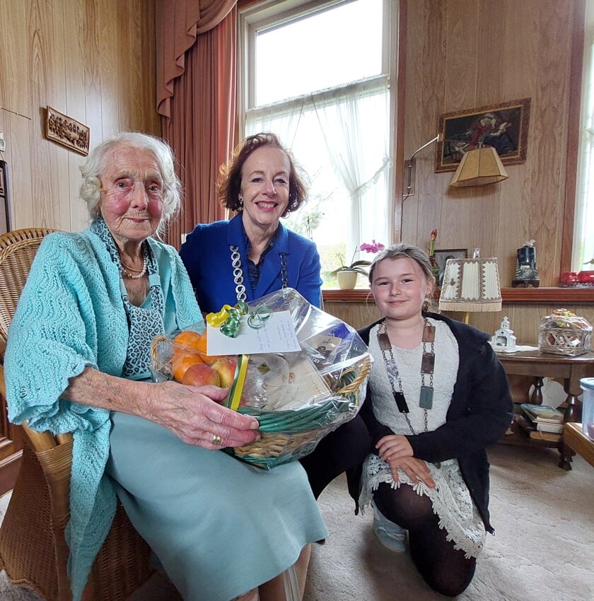 Feest in Kamperland voor 101-jarige Andrea Krijnberg-Terbeek