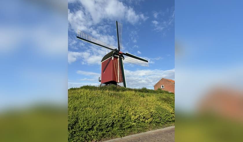 De oudste molen van Zeeland - de Stallandse standerdmolen - draait weer