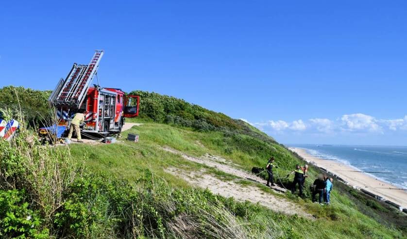 Paraglider neergestort in duinen bij Zoutelande
