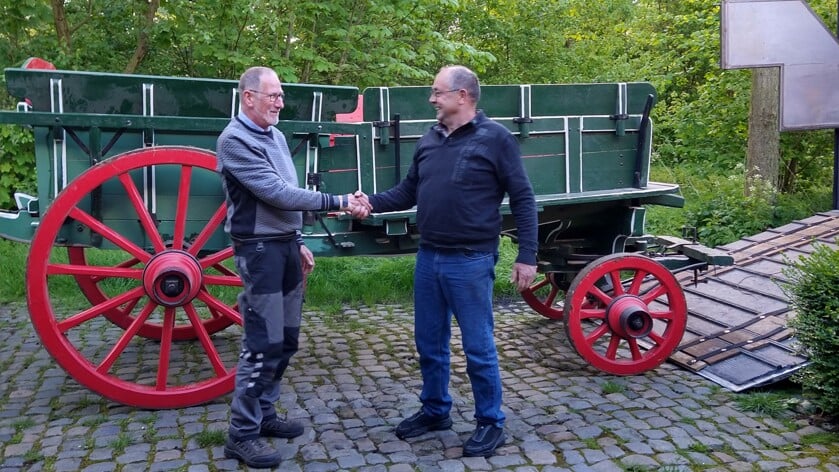 Historische boerenwagen in ere hersteld