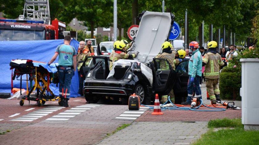 Persoon uit auto geknipt aan de President Rooseveltlaan