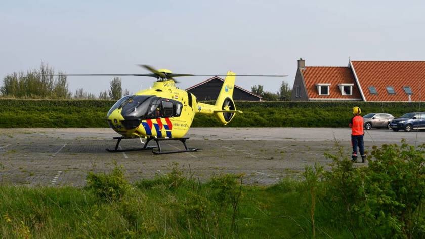 Traumahelikopter landt op parkeerplaats Westkapelle