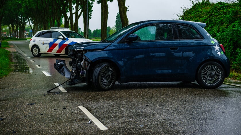 Flinke schade bij botsing tussen twee auto's in Scherpenisse