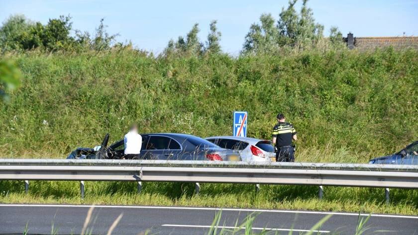 Auto's beschadigd bij ongeval A58 Oost-Souburg