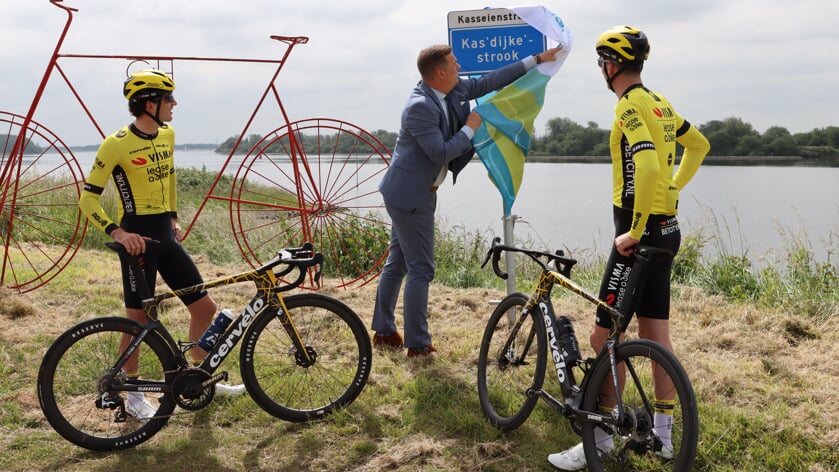 Noord-Bevelandse wielertweeling Tim en Mick van Dijke koerst donderdag over eigen 'Kasdijkestrook'
