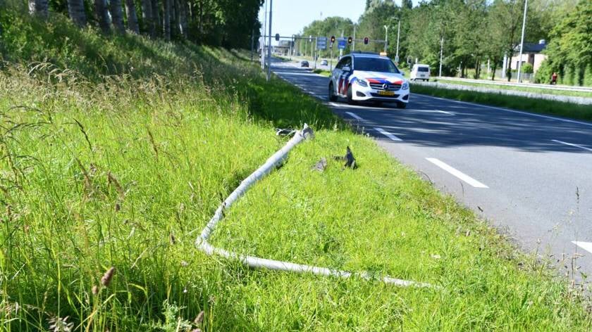 Lantaarnpaal uit de grond gereden in Vlissingen