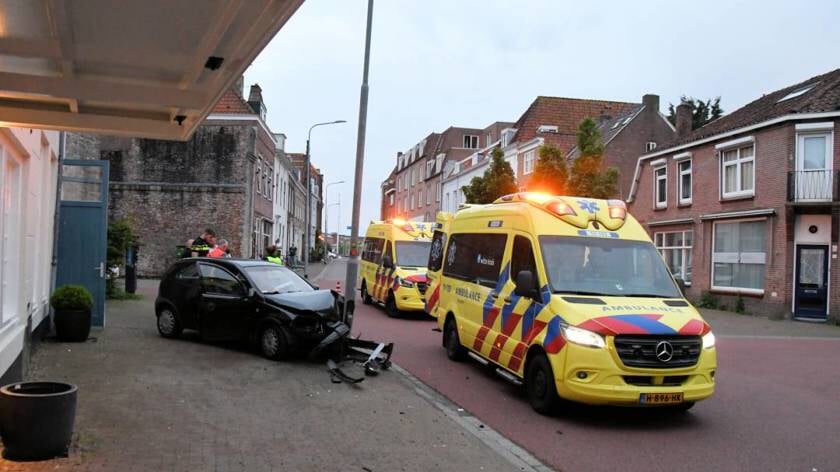 Auto ramt lantaarnpaal in Middelburg, één gewonde