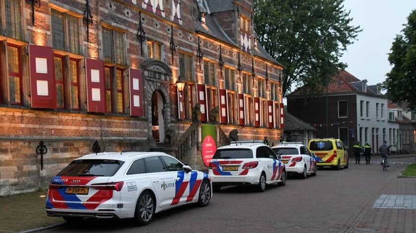 Vluchtende scooterrijder botst met politieauto Middelburg