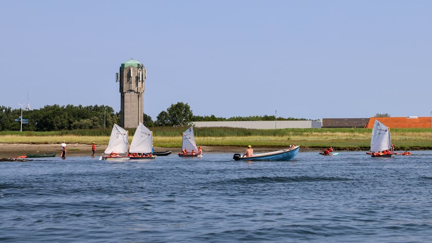 Bij deze stranden op Tholen mag je vanaf vandaag zwemmen in open water