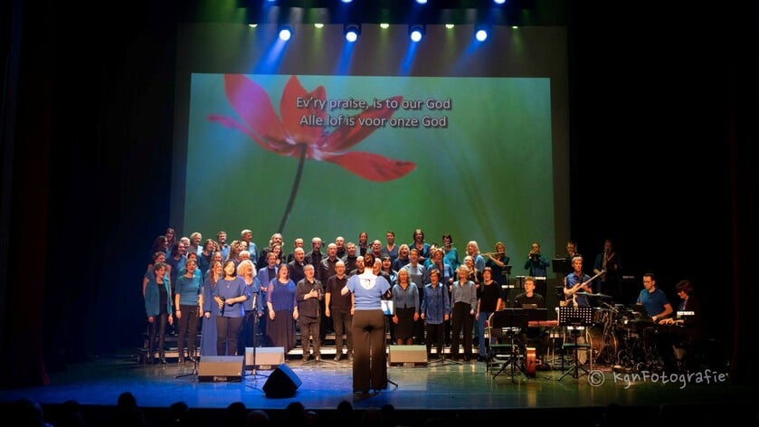 Koor Glorify opent seizoen in toeristenkerk Dishoek