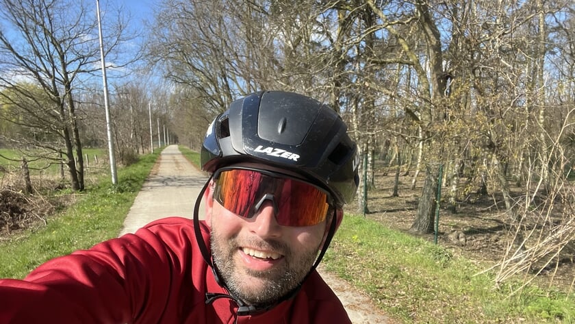 Martijn de Ridder fietst van Veere naar Zuid-Spanje voor MS-onderzoek