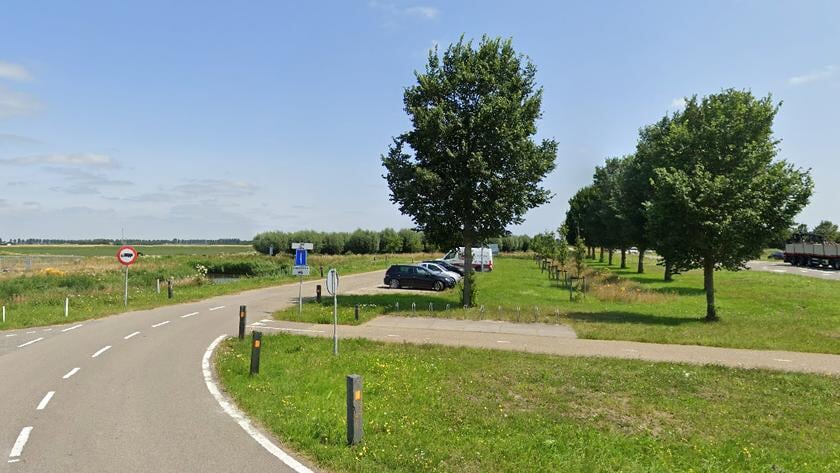 Parallelweg Postweg dicht voor nieuwe laag asfalt, carpoolplaats niet bereikbaar