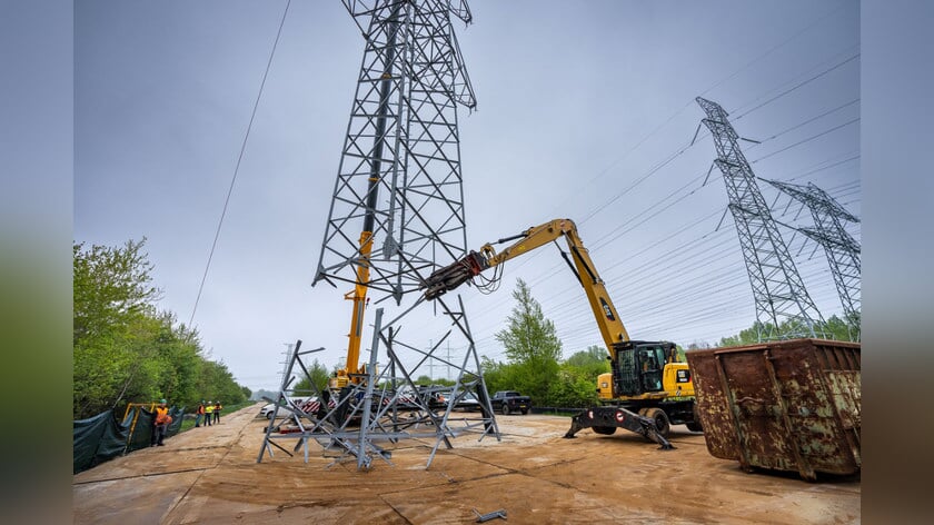 Nieuwe hoogspanningsverbinding tussen Rilland en Borsele in gebruik, weghalen 104 oude masten begint