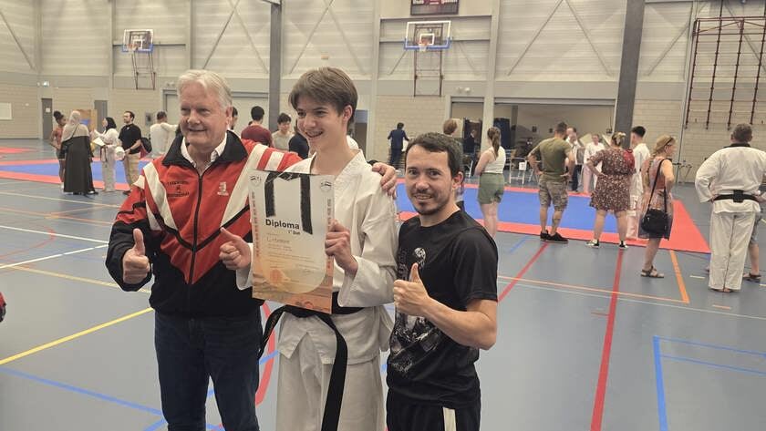 Loic Hoorens geslaagd voor zwarte band bij taekwondo