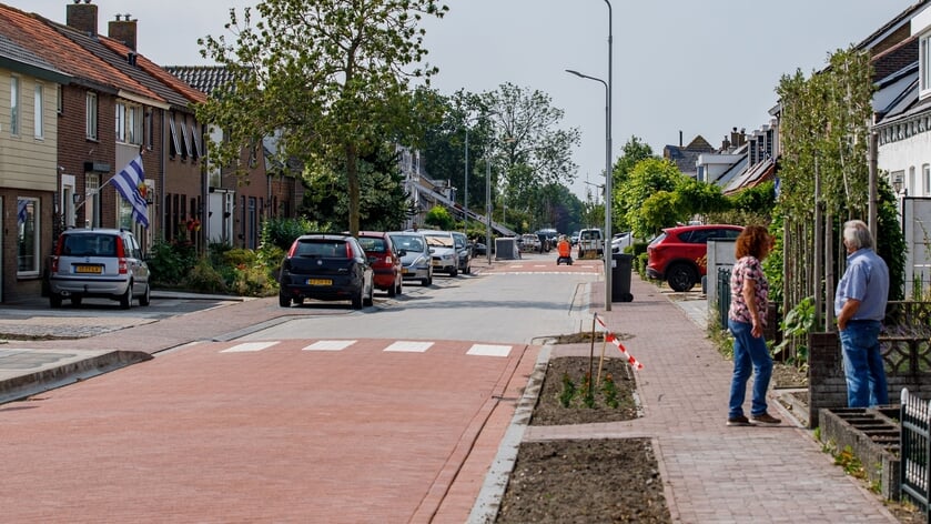 Vernieuwde straat in Anna Jacobapolder: ‘Er zaten flinke gaten in het asfalt’