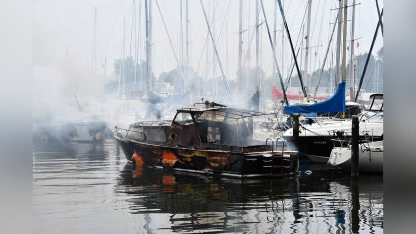 Slachtoffer overleden na explosie in jachthaven Oranjeplaat bij Arnemuiden