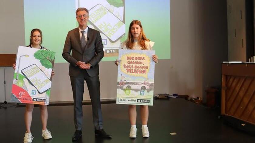 Hoofdprijs Zeeuwse posterwedstrijd naar Calvijn College Goes