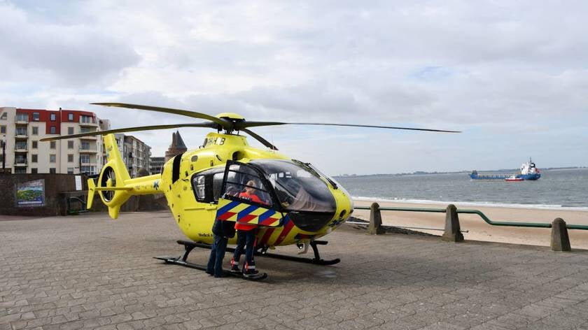 Traumahelikopter landt op boulevard voor medische noodsituatie in binnenstad