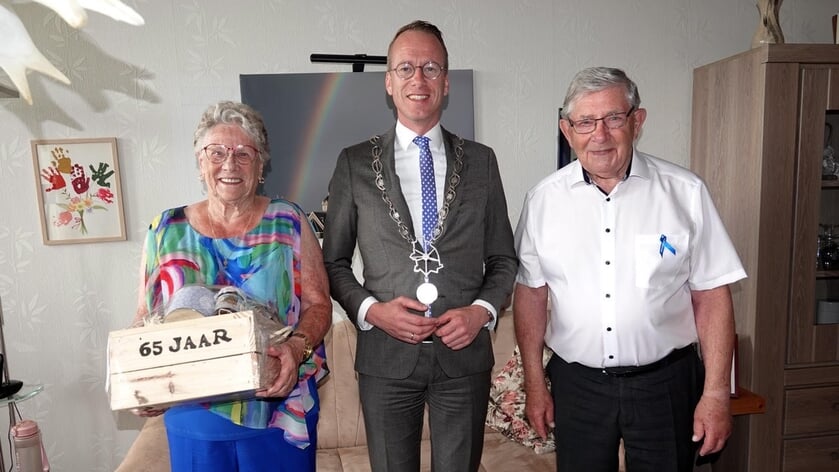 65 jarig huwelijksjubileum Echtpaar Damen-van IJzendoorn