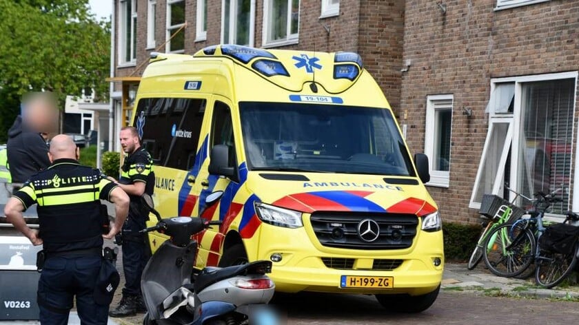Botsing tussen auto en scooter in Vincent van Goghlaan Vlissingen