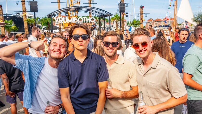 Zien: Vrijmibotho viert tiende editie met muziek, zon en gezelligheid [FOTOALBUM]