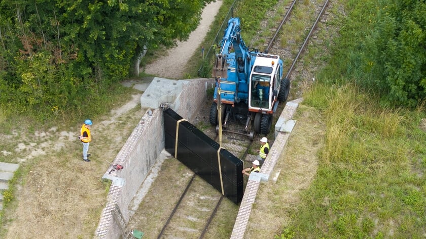 Historische draaideur Zwaakse Weel weer op z’n plek