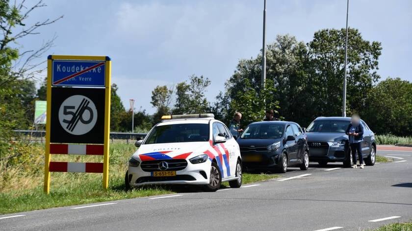 Twee auto’s beschadigd bij botsing op rondweg (N288) Koudekerke