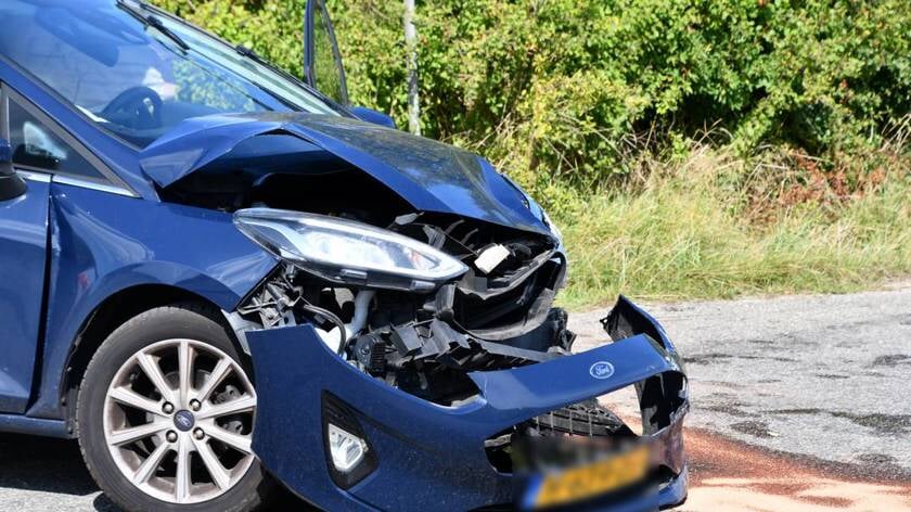 Gewonde bij botsing tussen auto en camper in Oudelande