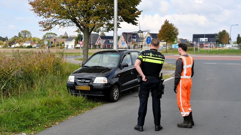 Auto beschadigd na botsing met bestelbus op de Postweg bij Poortvliet