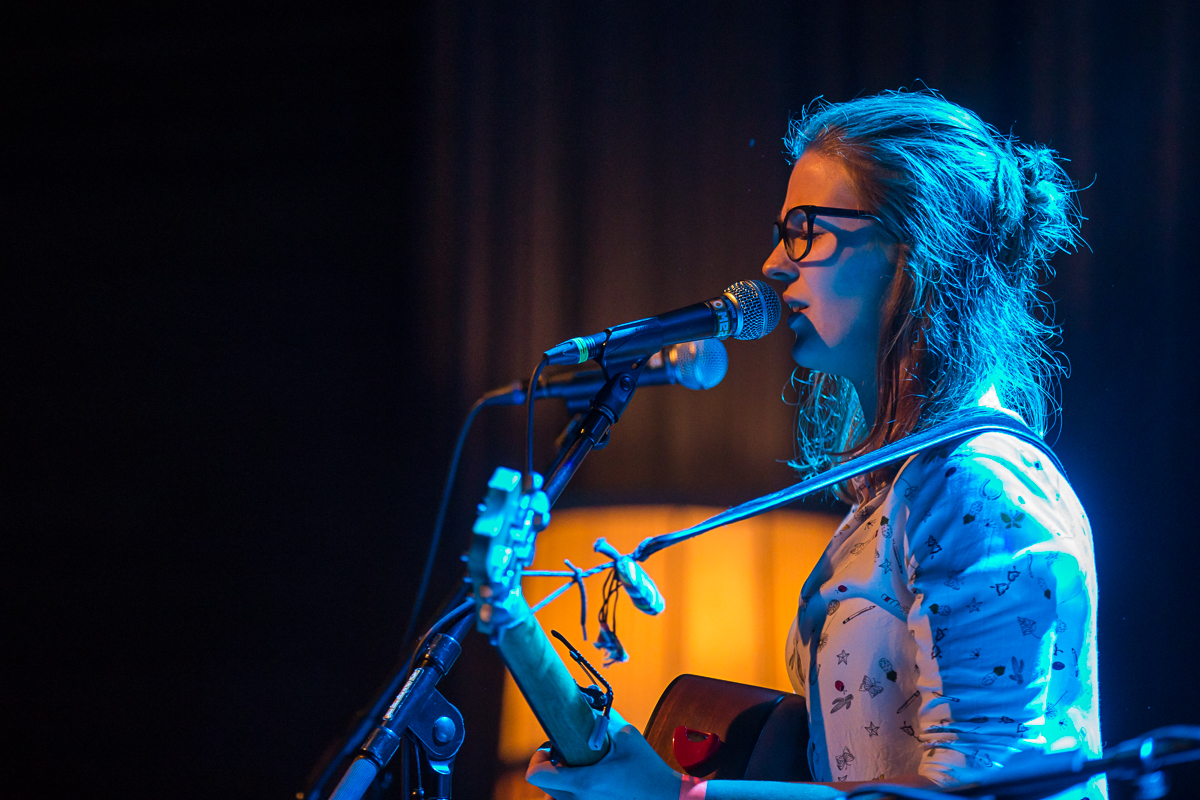 Tien bands uit de regio presenteerden zondag 11 december in Mezz het album December Tapes, met daarop speciaal voor dit album gecomponeerde akoestische nummers.