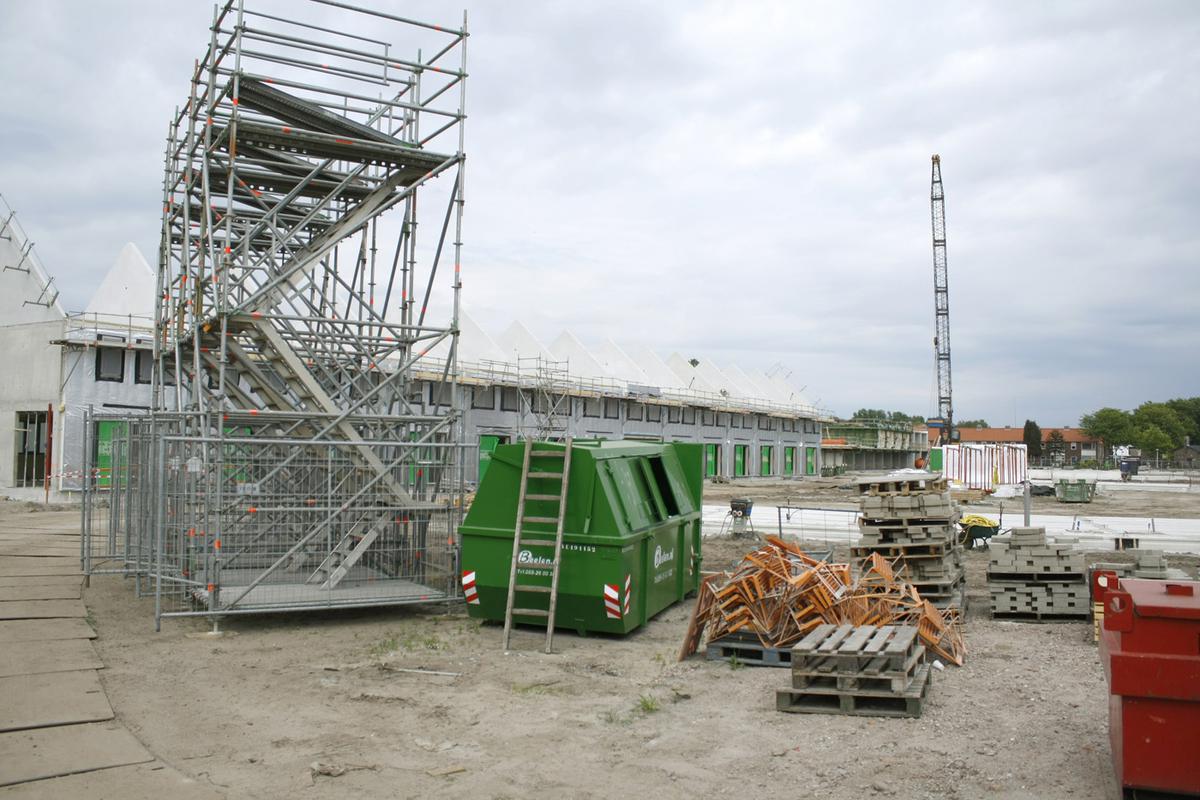 De bouw aan 123 Sprong vordert gestaag. Begin juli gingen veertien woningen in de verkoop. foto Wijnand Nijs