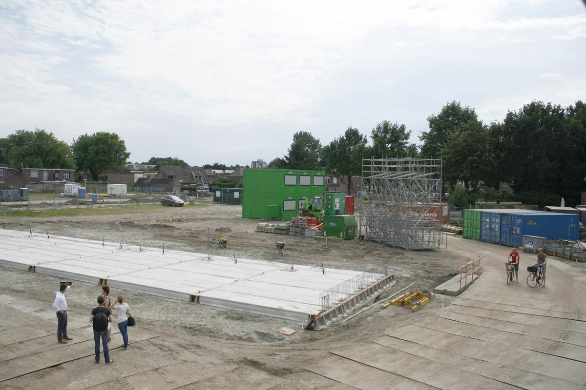 De bouw aan 123 Sprong vordert gestaag. Begin juli gingen veertien woningen in de verkoop. foto Wijnand Nijs