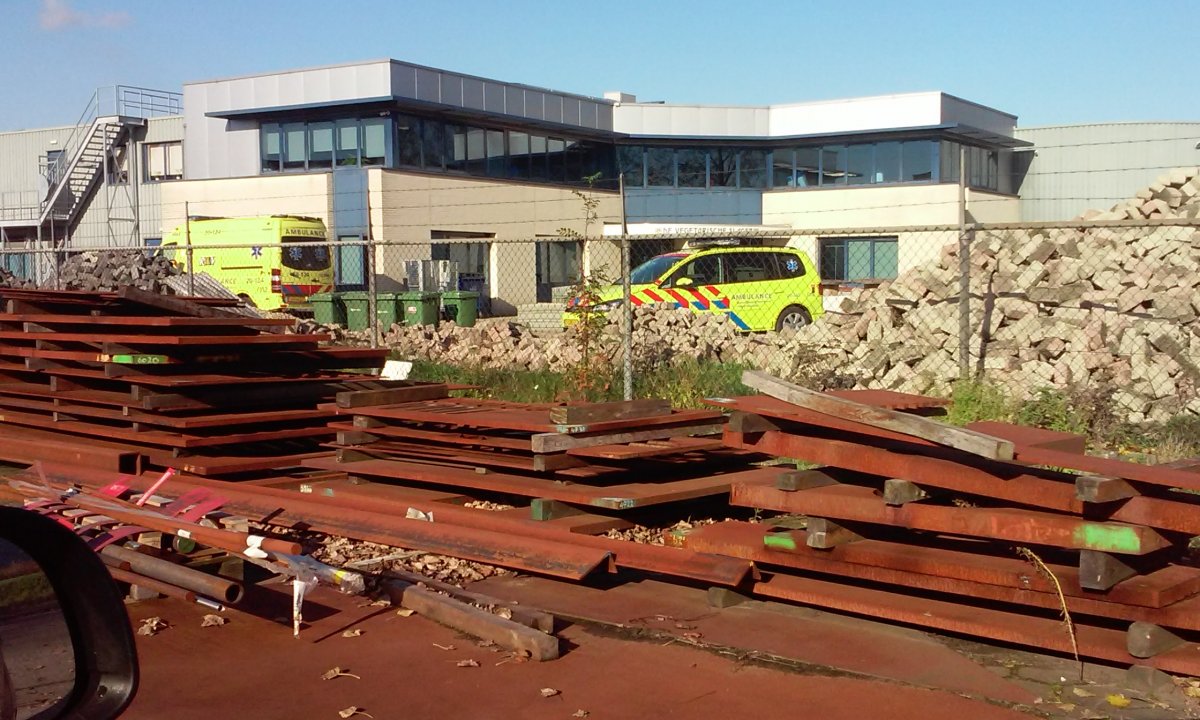 Ambulance en traumahelicopter zijn ter plaatse
